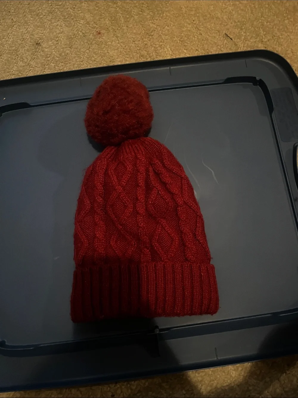 Women’s Cable Knit Pom Beanie in Deep Red